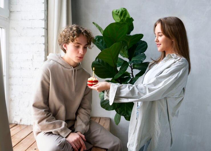 Free Photo medium shot woman surprising boyfriend