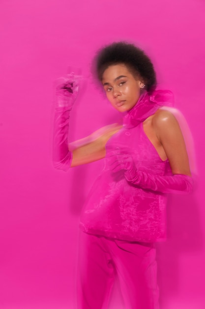 Free photo medium shot woman wearing full pink outfit