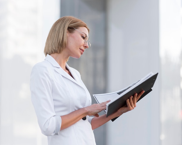 Medium shot woman wearing glasses