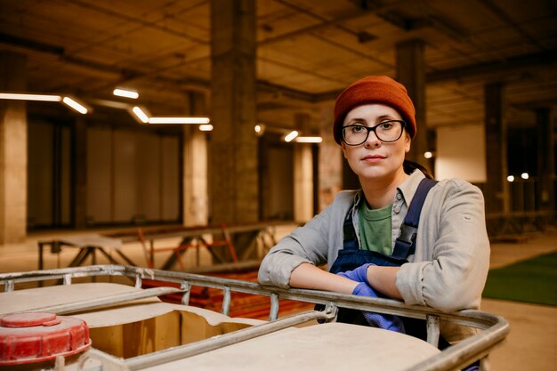 Medium shot woman wearing hat and gloves