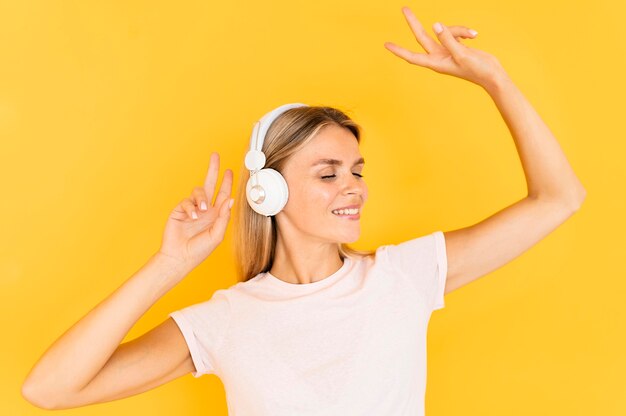 Medium shot woman wearing headphones