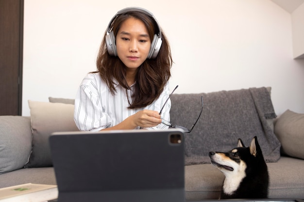 Free photo medium shot woman wearing headphones