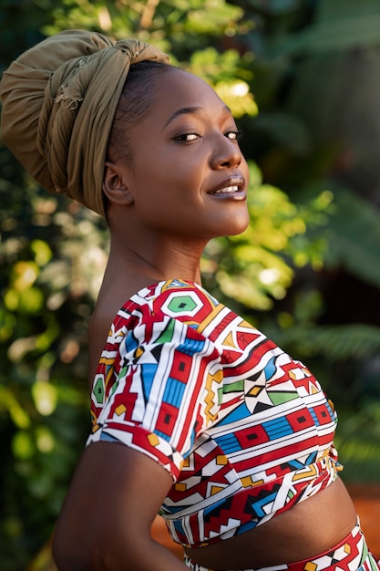 Free photo medium shot woman wearing native attire