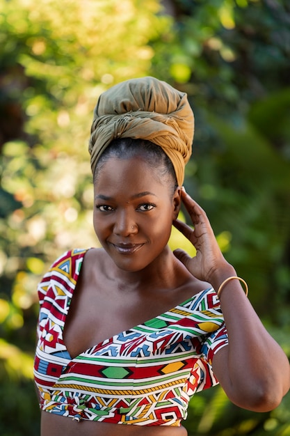 Free photo medium shot woman wearing native attire