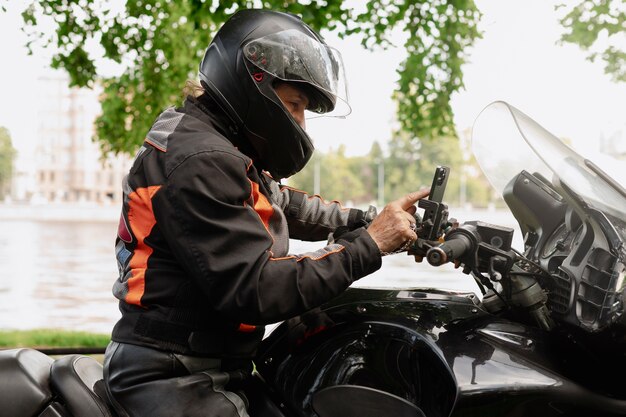 Medium shot woman wearing safety helmet