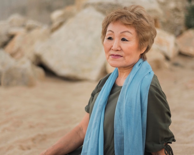 Free photo medium shot woman with blue scarf