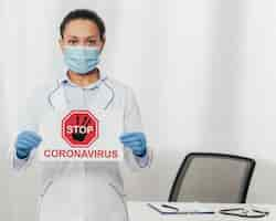 Free photo medium shot woman with coronavirus sign