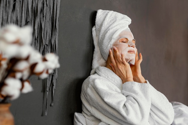 Free photo medium shot woman with moisturizing mask