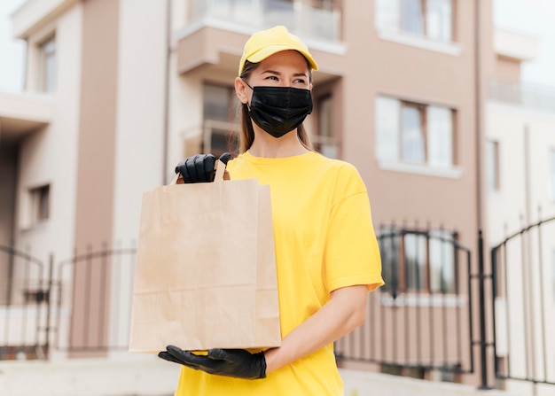 Free photo medium shot woman with protective mask