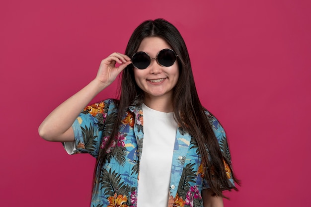Medium shot woman with sunglasses