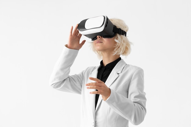 Free photo medium shot woman with vr glasses