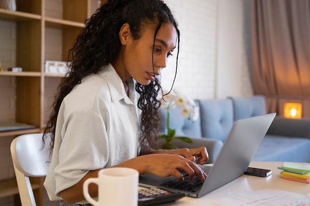 Free photo medium shot woman working as an economist