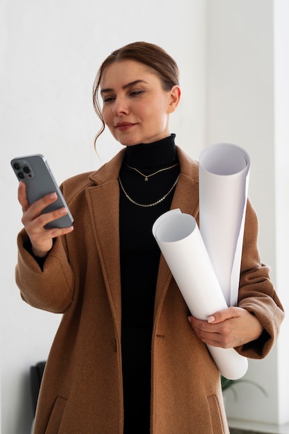 Free photo medium shot woman working on interior design project