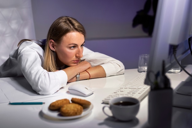 Free photo medium shot woman working late at night