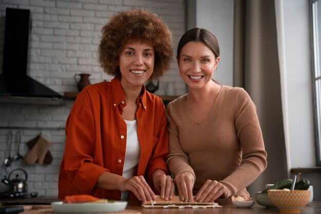 Medium shot women learning to make sushi