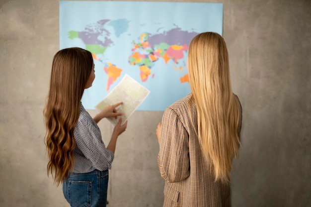 Free photo medium shot women looking at map