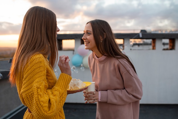 Medium shot women at party