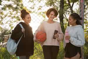 Free photo medium shot women playing basketball