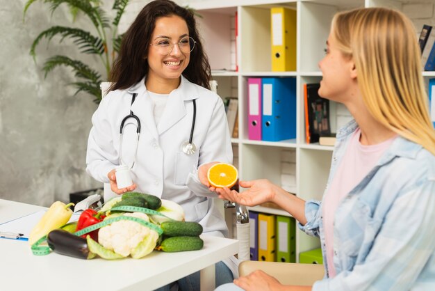 Medium shot women talking about fruits