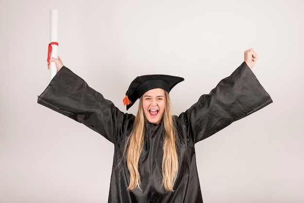 Free photo medium shot young graduate being cheerful