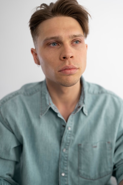 Free photo medium shot young man posing