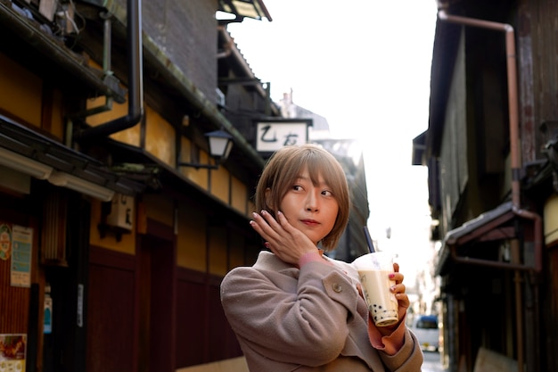 Free photo medium shot young woman with bubble tea