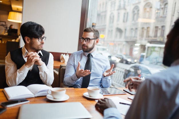 Free photo meeting of businessmen