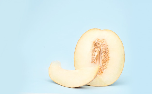 Free photo melon piece isolated