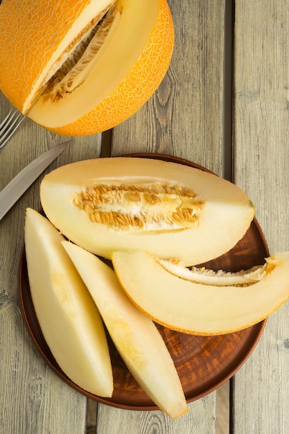 Free photo melon on table