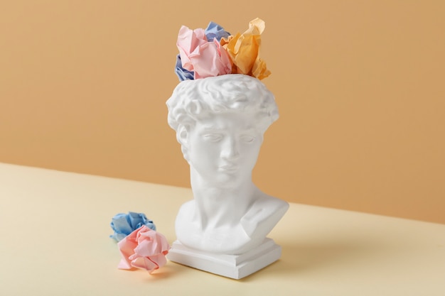 Free photo memory concept with sculpture and paper still life