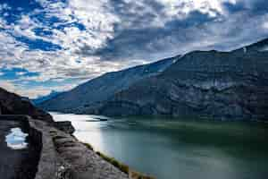 Free photo mesmerizing landscape of tortum lake in erzurum, turkey