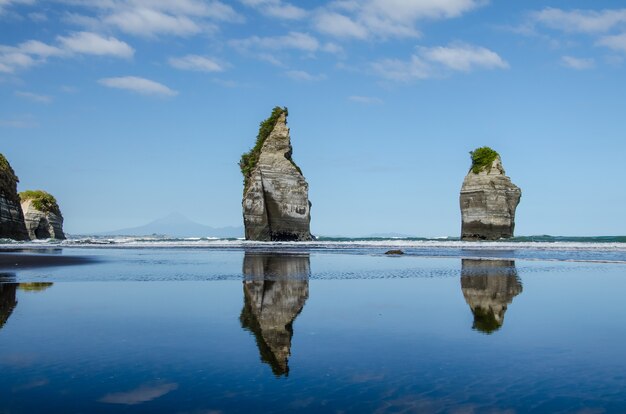 Mesmerizing shot of the beautiful Three Sisters rock formation in New Zealand