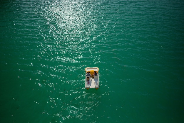 Free photo mesmerizing shot of a couple sailing through gorges du verdon in france