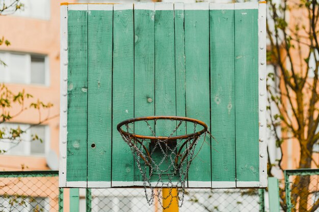 Metal basketball hoop