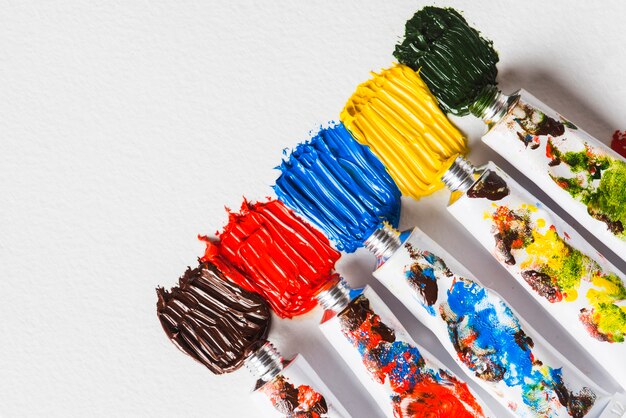 Free photo metal tubes with paints