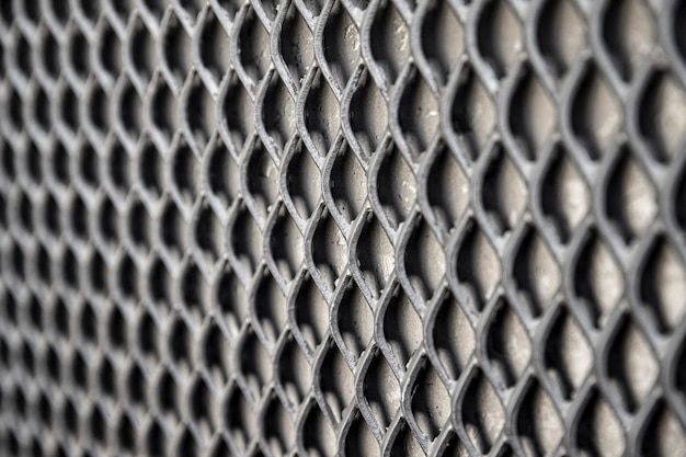 灰色のトーンの金属の背景のフェンス