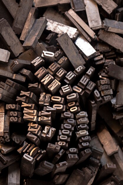 Metallic typesetting letters