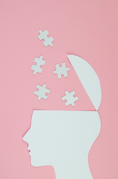 Free photo metaphoric idea concept with head and puzzle pieces