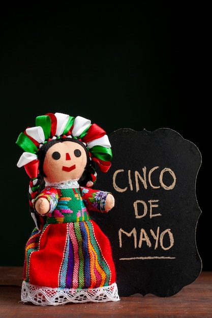Мексиканская вечеринка с милой куклой