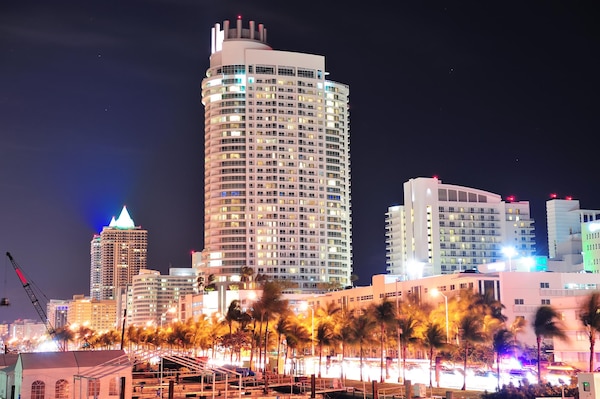 What Do You Look for When Choosing Vdara Condos? Miami-south-beach-street-view-with-water-reflections-night_649448-2155