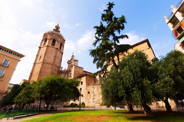 ミラリテ塔と大聖堂。バレンシア、スペイン