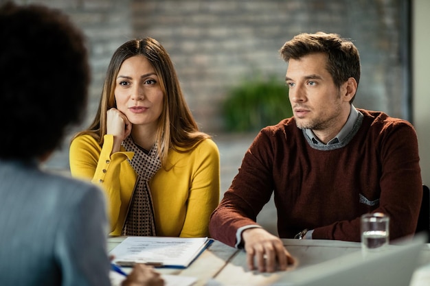 Free photo mid adult couple having business meeting with insurance agent and talking about their savings plan