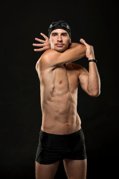 Free photo mid shot swimmer stretching triceps