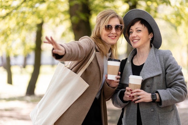 Free photo middle aged best friends spending time together outdoors