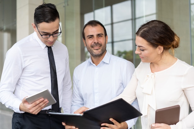 Middle-aged Caucasian businessman meeting with coworkers