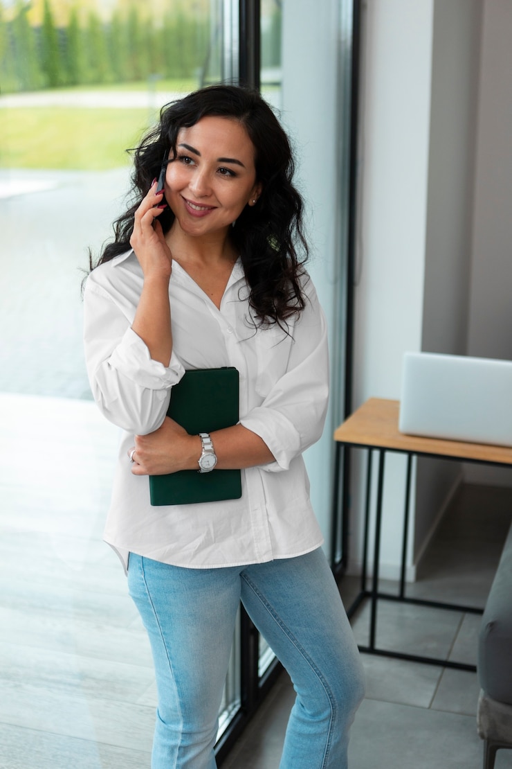 Free Photo middle aged hispanic business woman