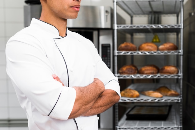 Free photo midsection of a male baker with his arms crossed