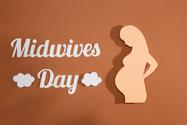 Бесплатное фото Празднование дня акушерки с беременной женщиной