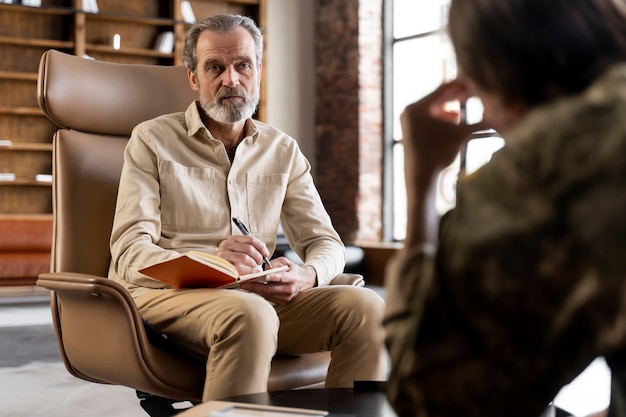 Free photo military man suffering from ptsd having psychologist session