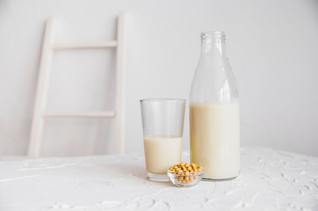 Free photo milk and cereals